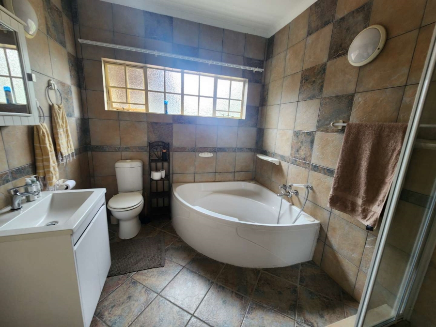 5 Bedroom Property for Sale in Oranjeville Free State